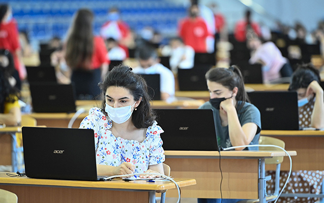 Telefona görə imtahandan qovuldu