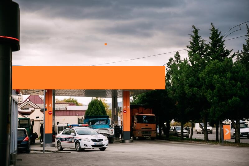 Eyni anda bir neçə avtomobil qarət edildi