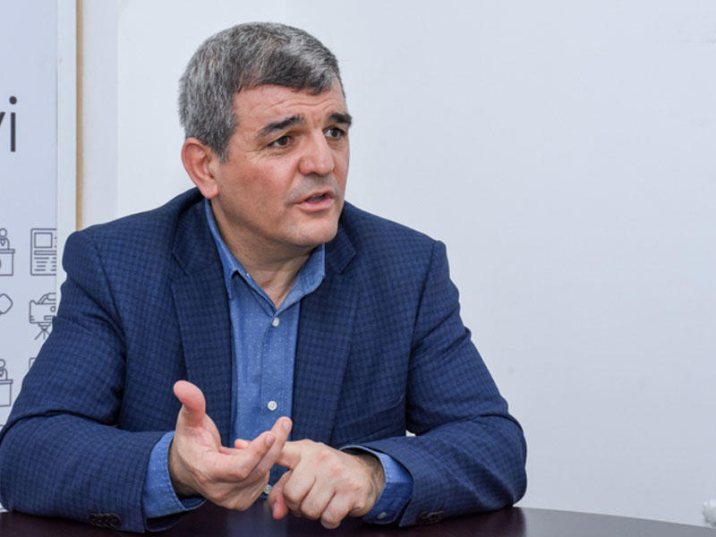 “Elə gənc məmur var ki, heç kimi saymır” – Fazil Mustafa