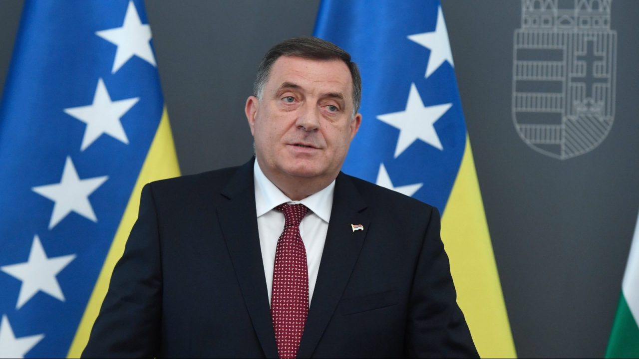 Britaniya serb liderlərə sanksiya tətbiq etdi