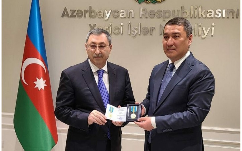 Səfir Xələf Xələfova dövlət medalını təqdim etdi