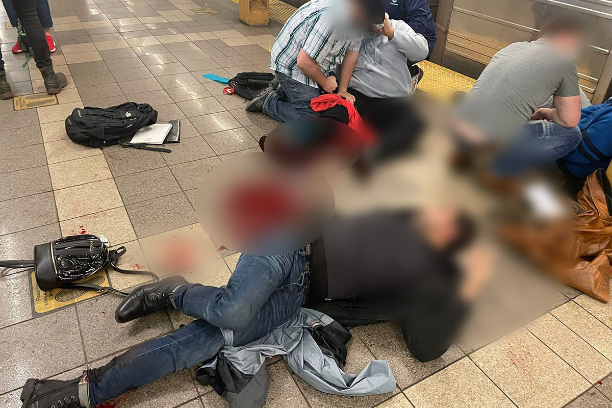 Nyu-York metrosunda atışma – Yaralılar var (VİDE0)
