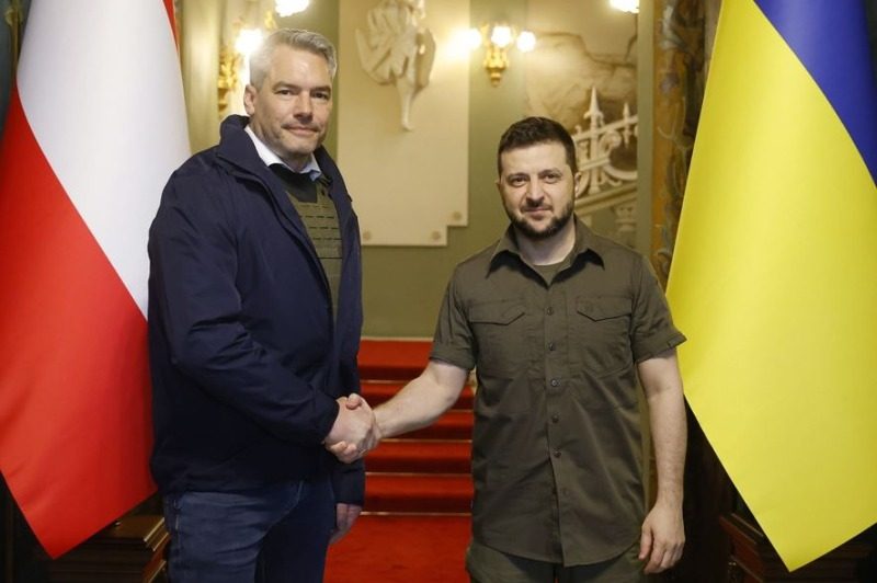 Kansler Putinlə görüş barədə Zelenskiyə məlumat verdi