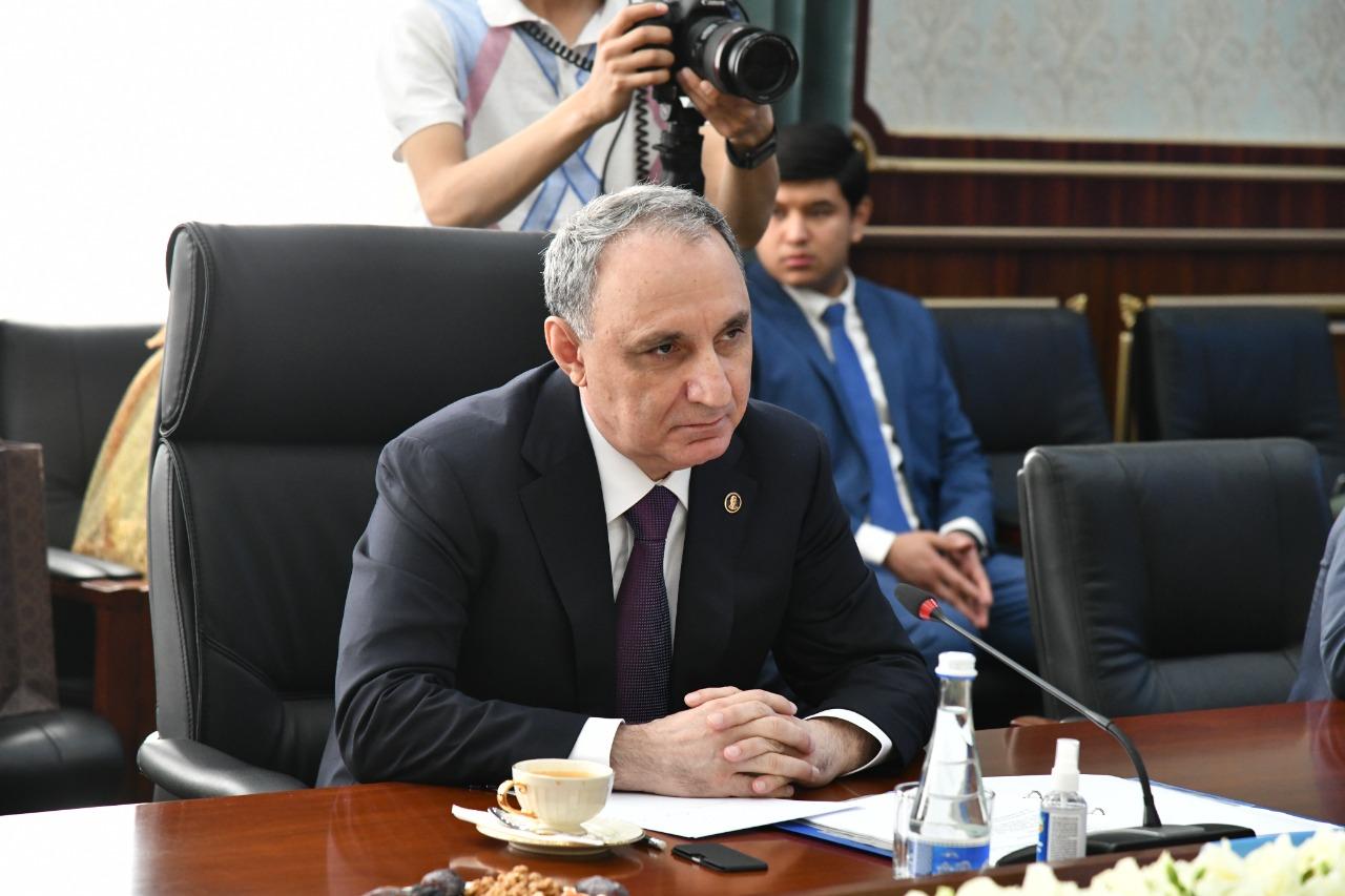 Kamran Əliyev Özbəkistanın Baş prokuroru ilə görüşüb