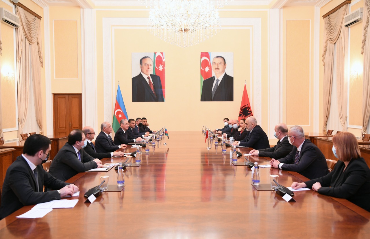 Baş nazirlər görüşdülər