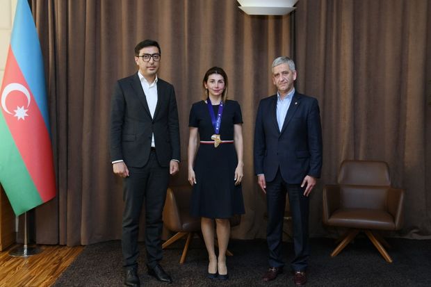 Nazir Azərbaycanın ilk “dəmir qadın”ını qəbul etdi