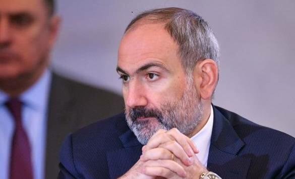 Paşinyan Rusiya hərbi bazasını Gümrüdən çıxarmaq istəyir