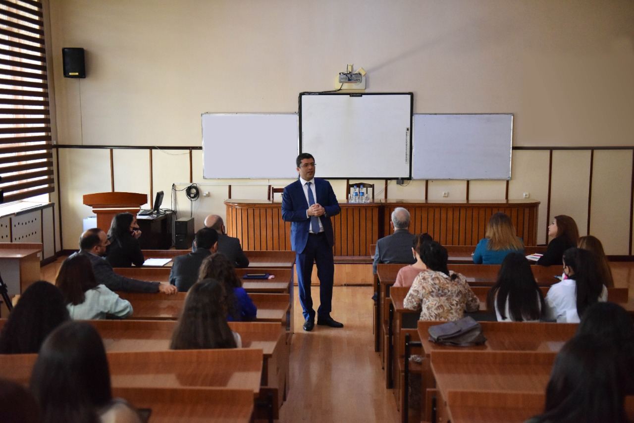 Əhməd İsmayılov tələbə və magistrantlarla görüşdü - FOTO