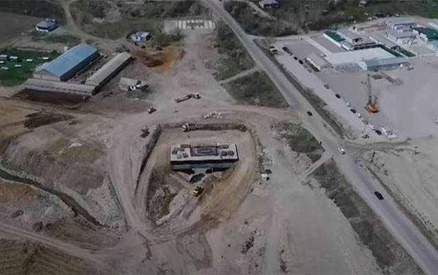 Azərbaycanda ilk dəfə avtomobil yolunda asma körpü tikilir - VİDEO