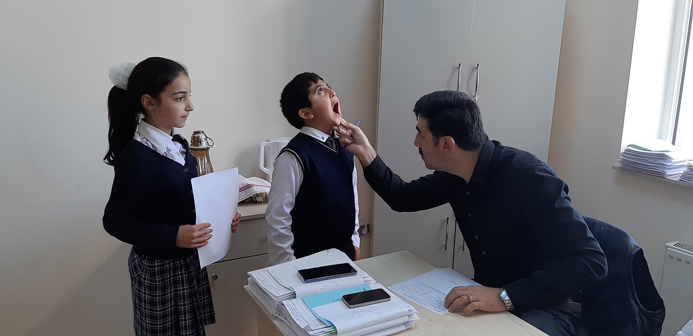 Poliklinikalar şagirdlərə 20 manatlıq “sağlamlıq arayışı” verir - Rəsmilər fakt istəyir