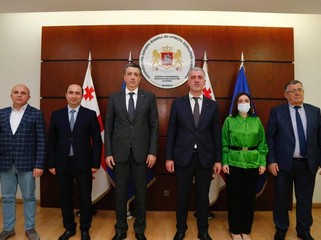 Azərbaycan səfiri gürcü nazirlə görüşdü