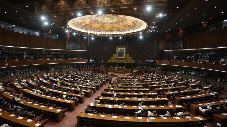 Pakistanın yeni hökuməti and içdi