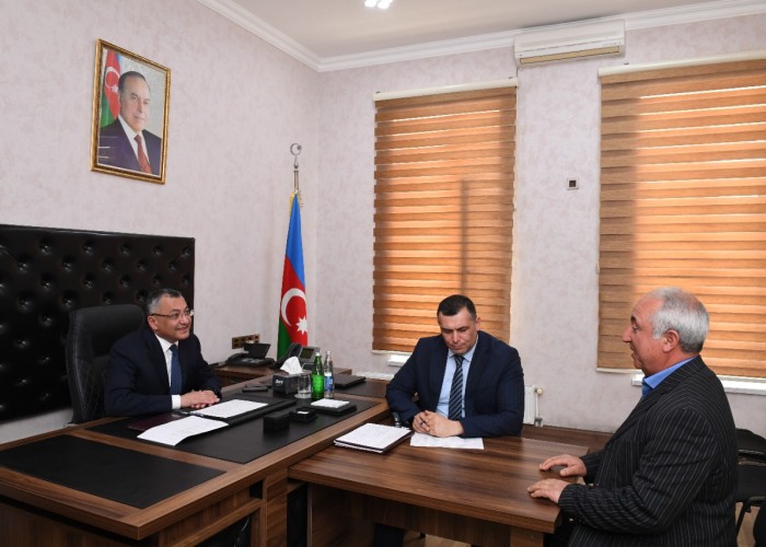 Rövşən Rzayev vətəndaşları qəbul etdi - FOTO