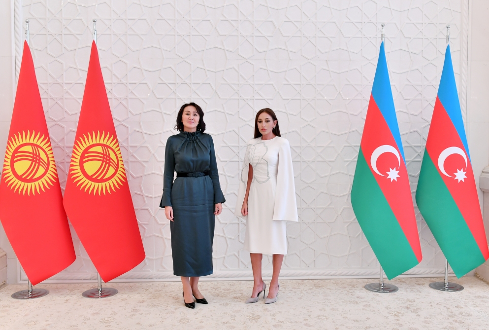 Azərbaycan və Qırğızıstanın birinci xanımları GÖRÜŞDÜ
