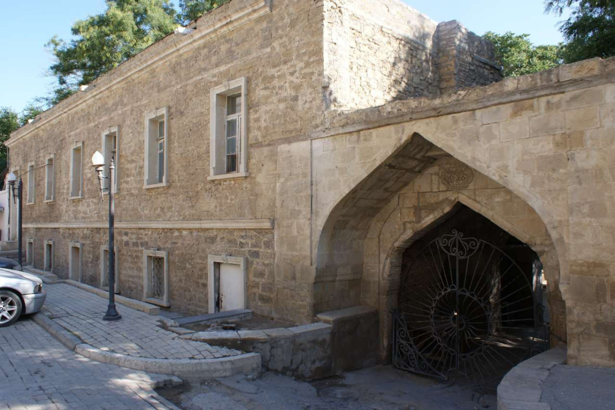 Bakı xanlarının sarayı bərpa olundu