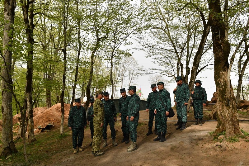 Prezidentin köməkçisi və DSX rəisi Ermənistanla sərhəddə - FOTO