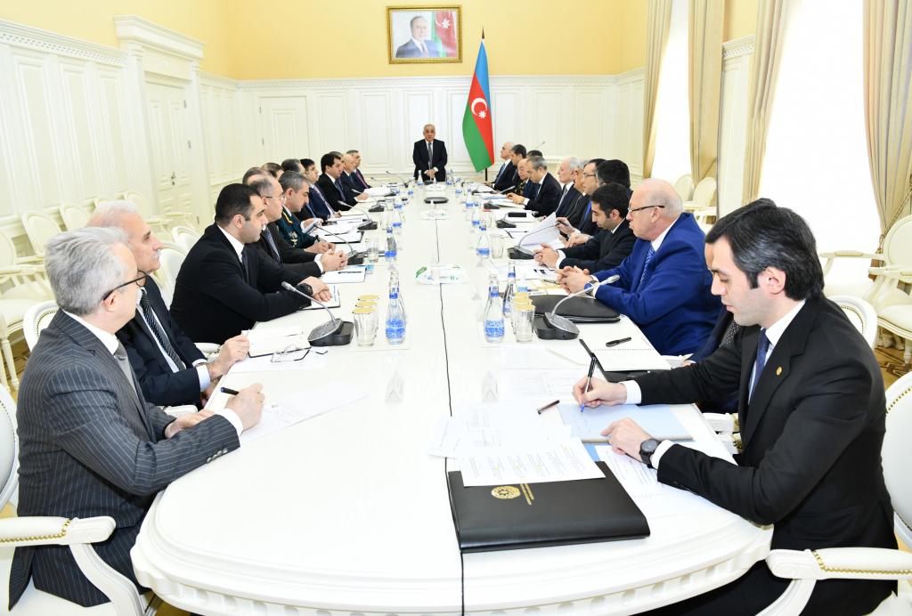 Operativ Qərargah məhdudiyyətlərin ləğvini MÜZAKİRƏ EDİR
