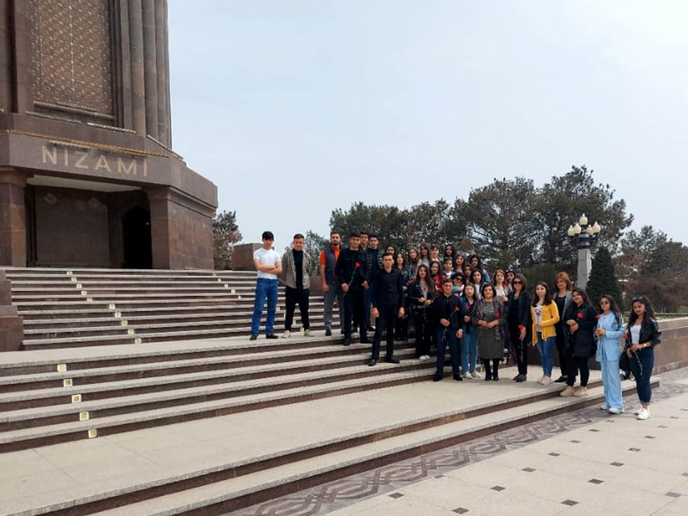 Tələbələr Nizaminin məqbərəsini ziyarət ediblər
