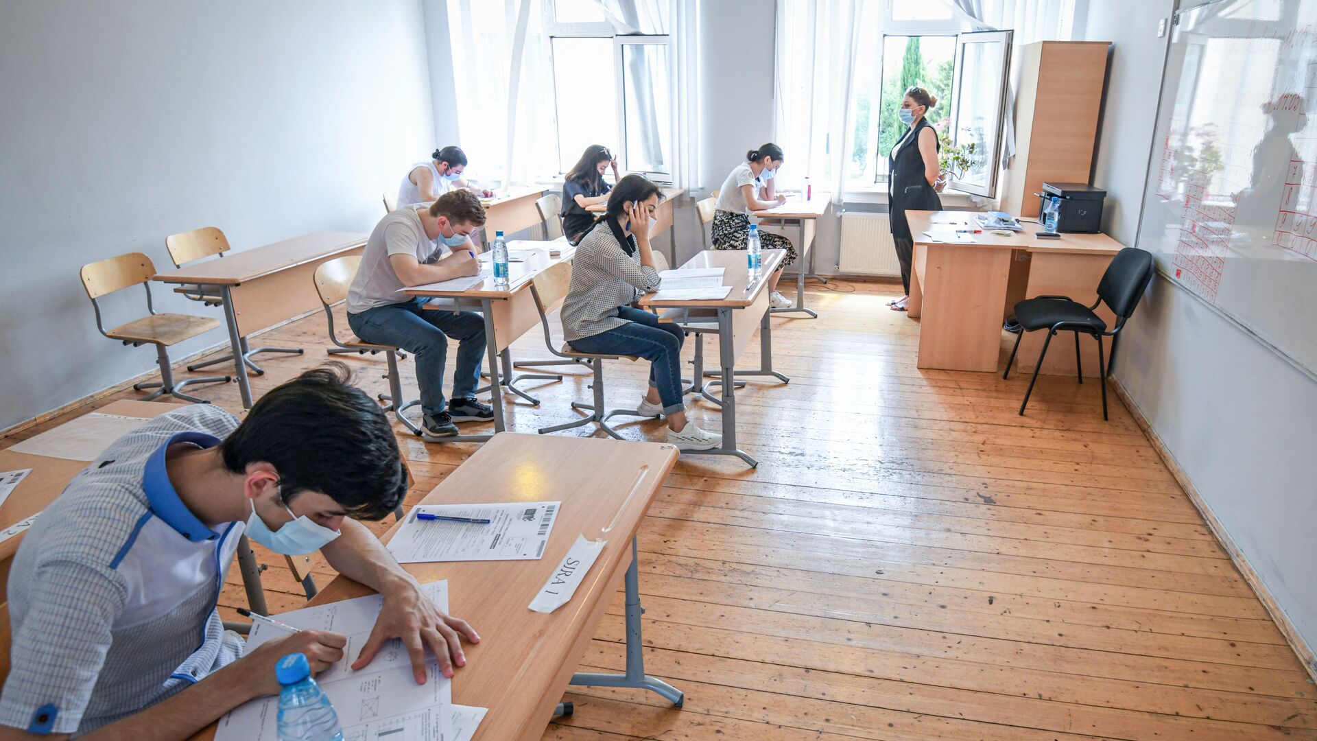 Bu gün 21 mindən çox şagird imtahan verir