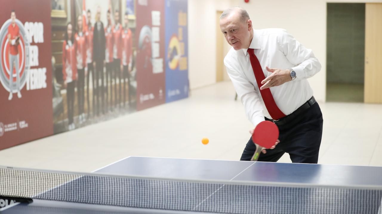 Ərdoğan tələbələrlə tennis oynadı - FOTOLAR