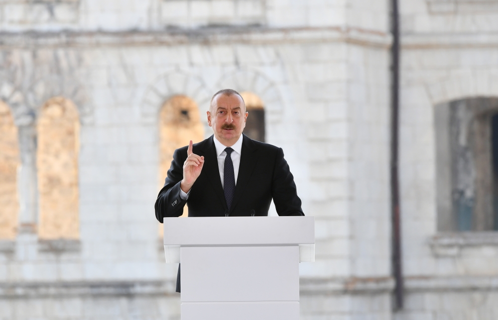 Prezident Zəfər qurultayında vacib məqamlara toxundu