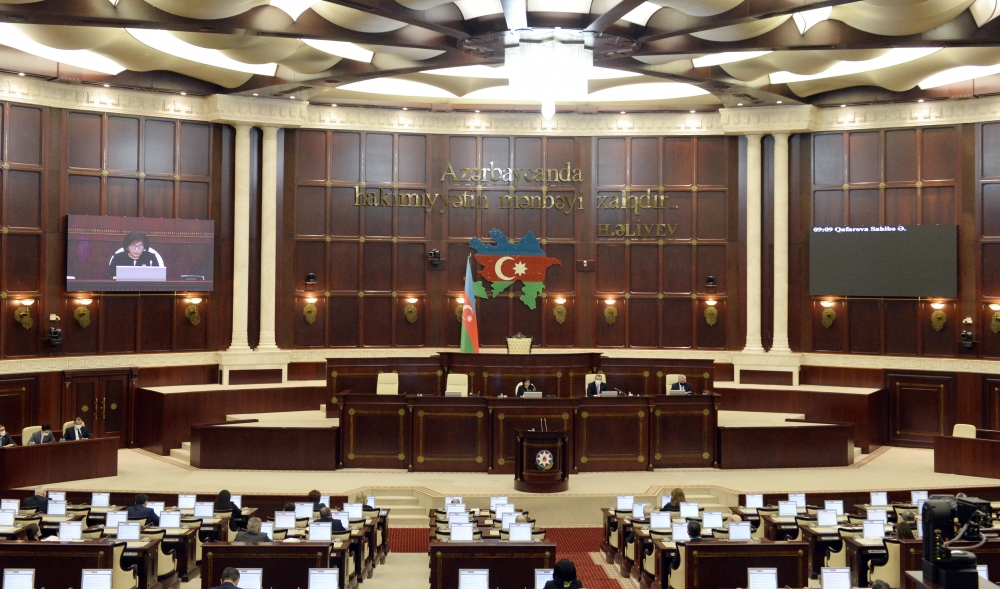 Milli Məclisin iclası BAŞLADI