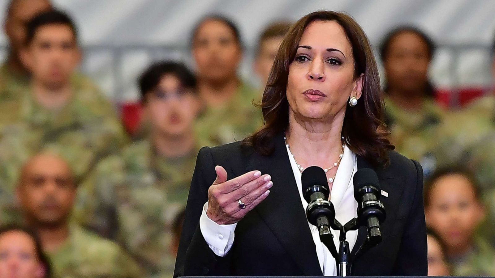 Kamala Harris virusa yoluxdu