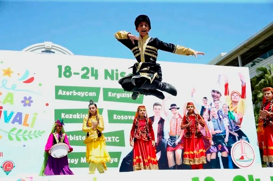 Paytaxt məktəbliləri Türkiyədə - FOTO