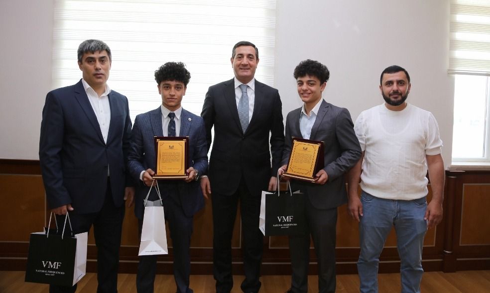 Deputat Avropa çempionatının mükafatçıları ilə görüşdü