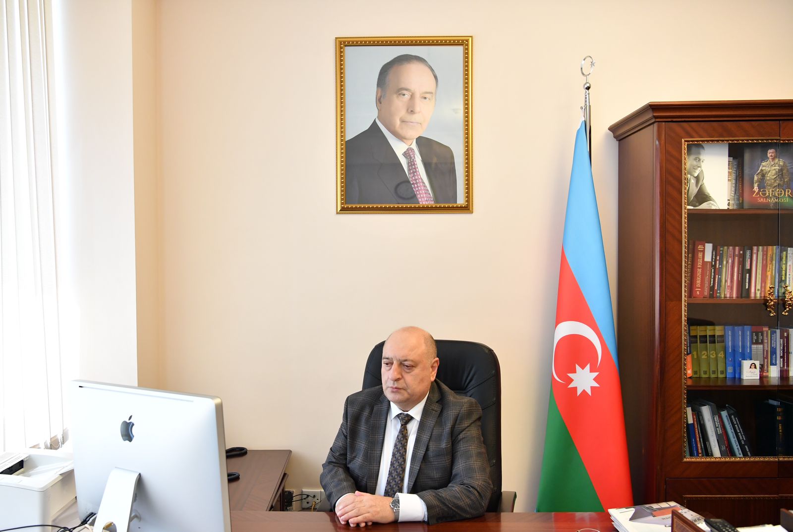 DSMF sədri deputatların suallarını cavablandırdı