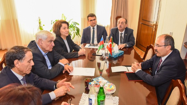 Türkiyə səfiri ADU-nun qonağı oldu - FOTOLAR