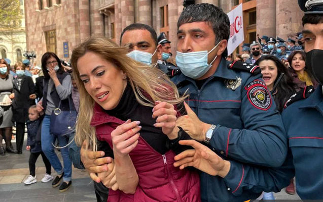 Ermənistanda qadınlar etiraza qalxdı