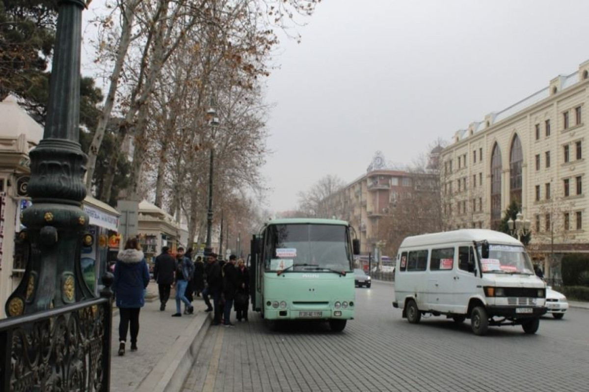 Avtobus sürücüsü sükan arxasında öldü