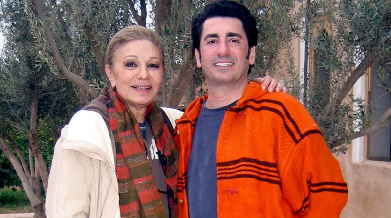 İran şahının azərbaycanlı arvadı intihar edən oğlu ilə şəklini YAYDI
