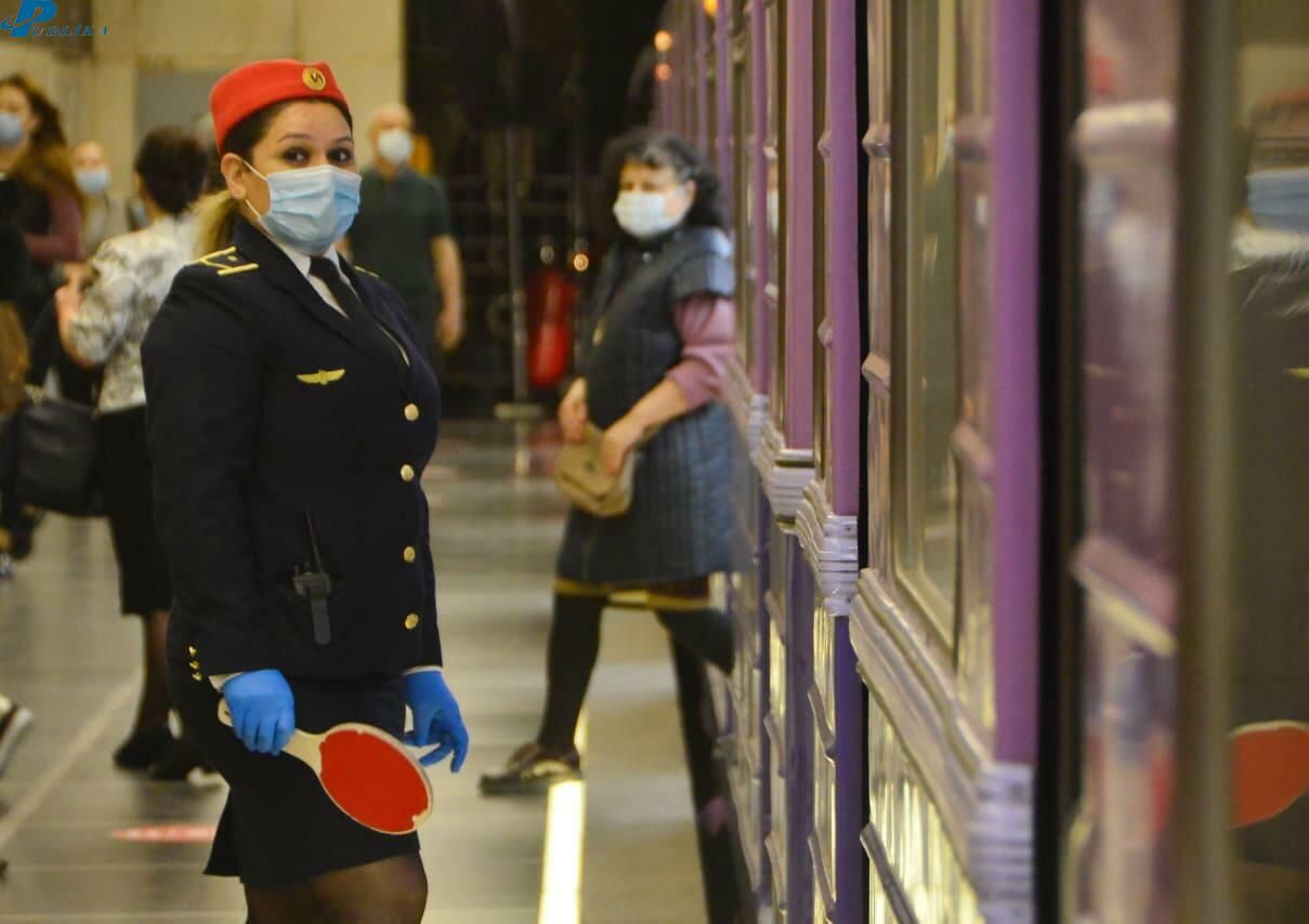 Bakı metrosundan tibbi maska AÇIQLAMASI