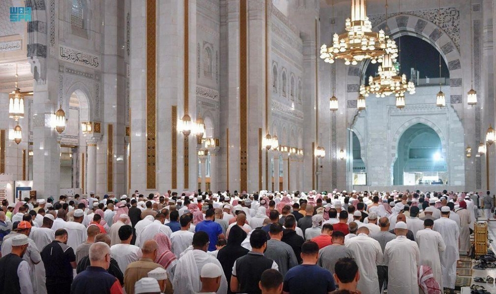Pandemiyadan sonra ilk kütləvi bayram namazı - FOTO