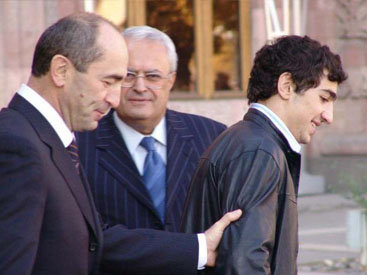 Köçəryanın oğlu da İrəvandakı aksiyalara qoşuldu
