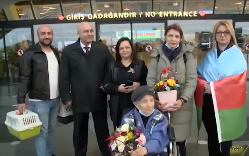 Ukraynadan təxliyə olunan Milli Qəhrəmanın ailəsi Bakıdadır