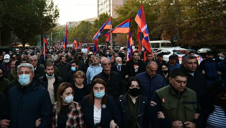Ermənilər Kiyev körpüsünü BAĞLADI - Paşinyana qarşı daha bir aksiya
