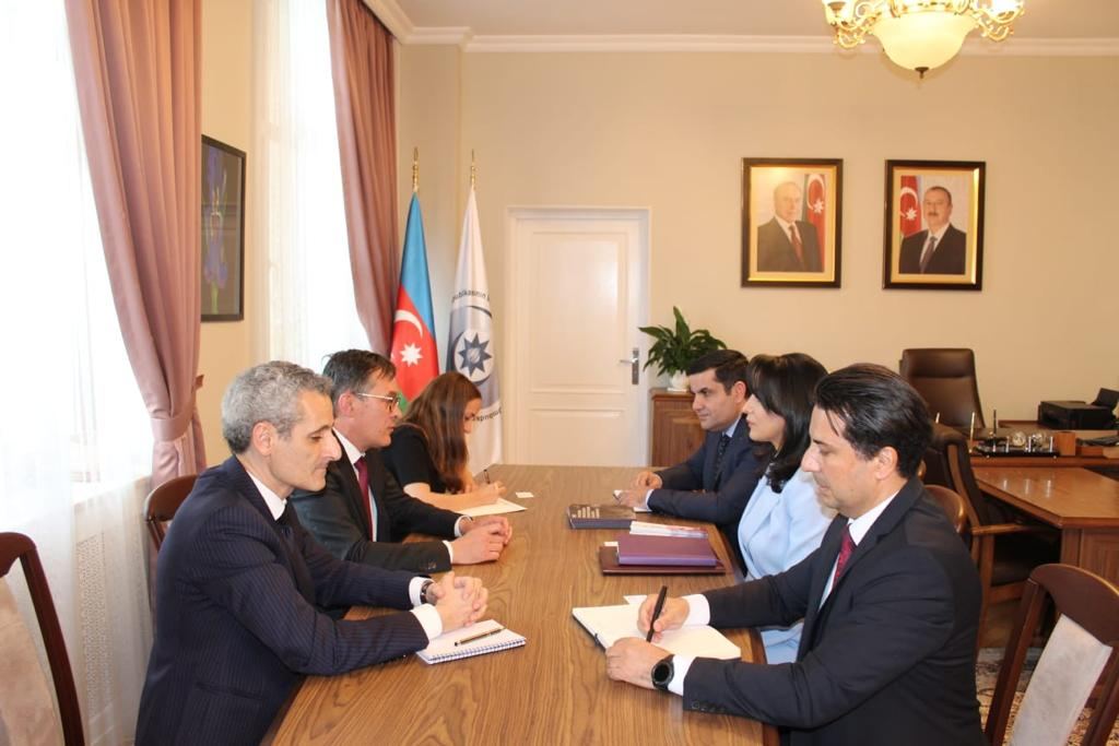 Ombudsman Fransa XİN rəsmisi ilə görüşüb