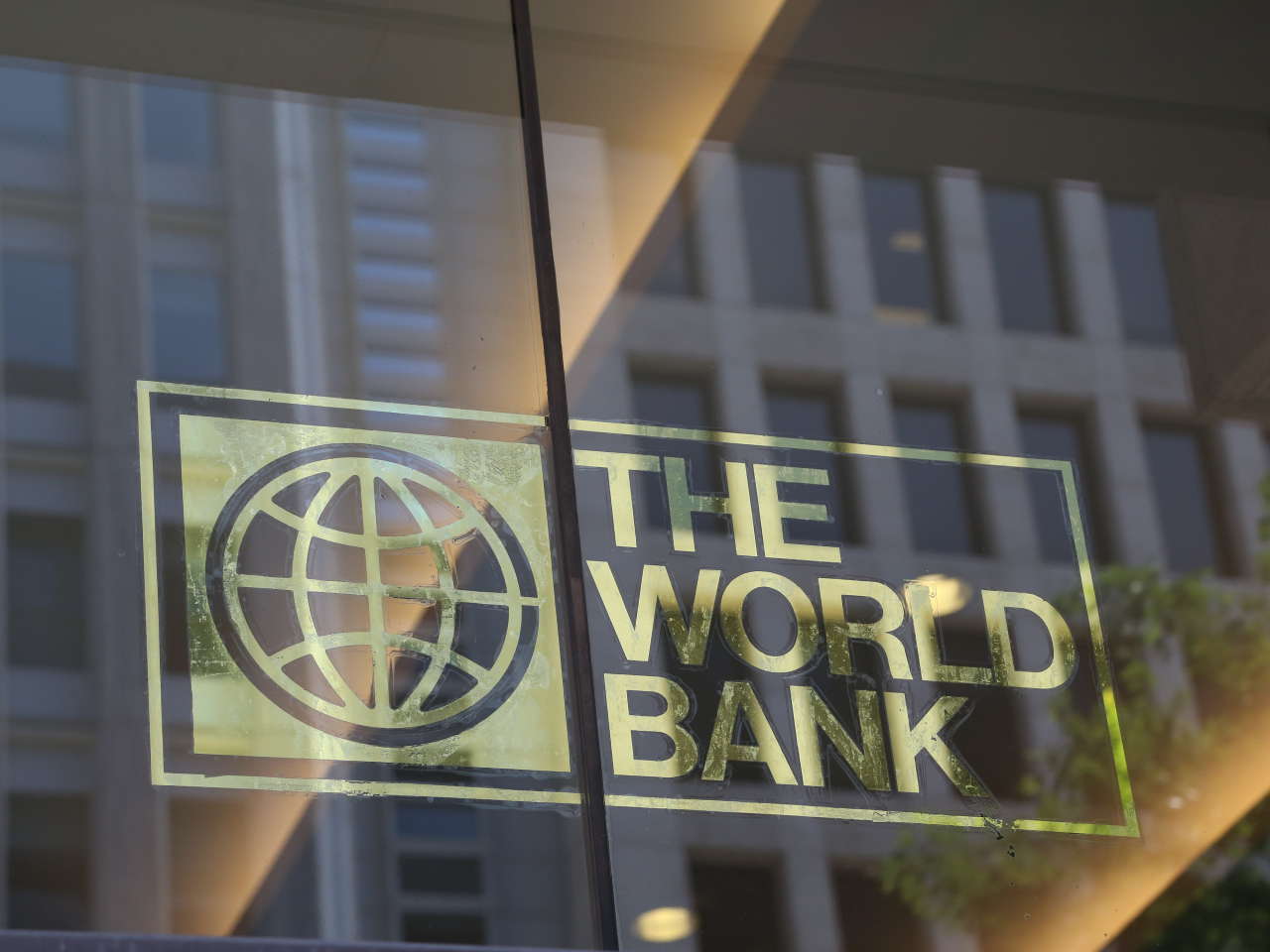 Ukraynada işçilərin maaşını Dünya Bankı ödəyəcək