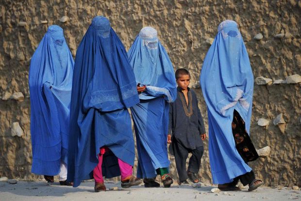 Qadınlara məcburi tələb: burka mütləqdir...