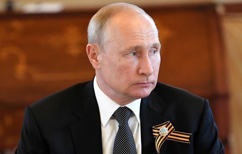Putin Ukraynada ölən hərbçilərin övladları barədə fərman imzaladı
