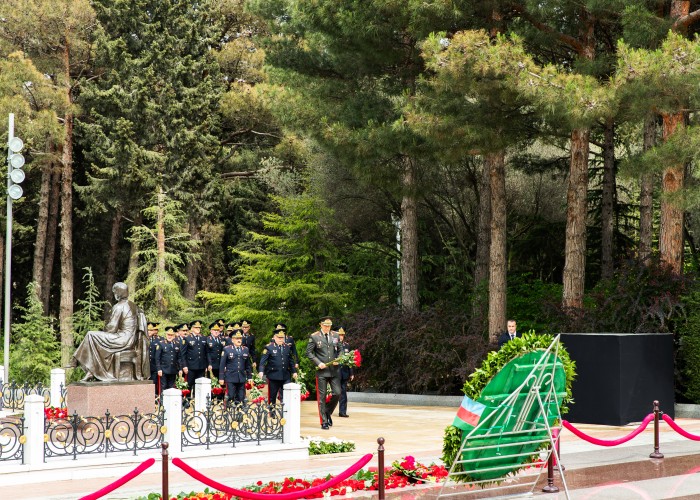 Vilayət Eyvazov Ulu Öndərin məzarını ziyarət etdi - FOTO