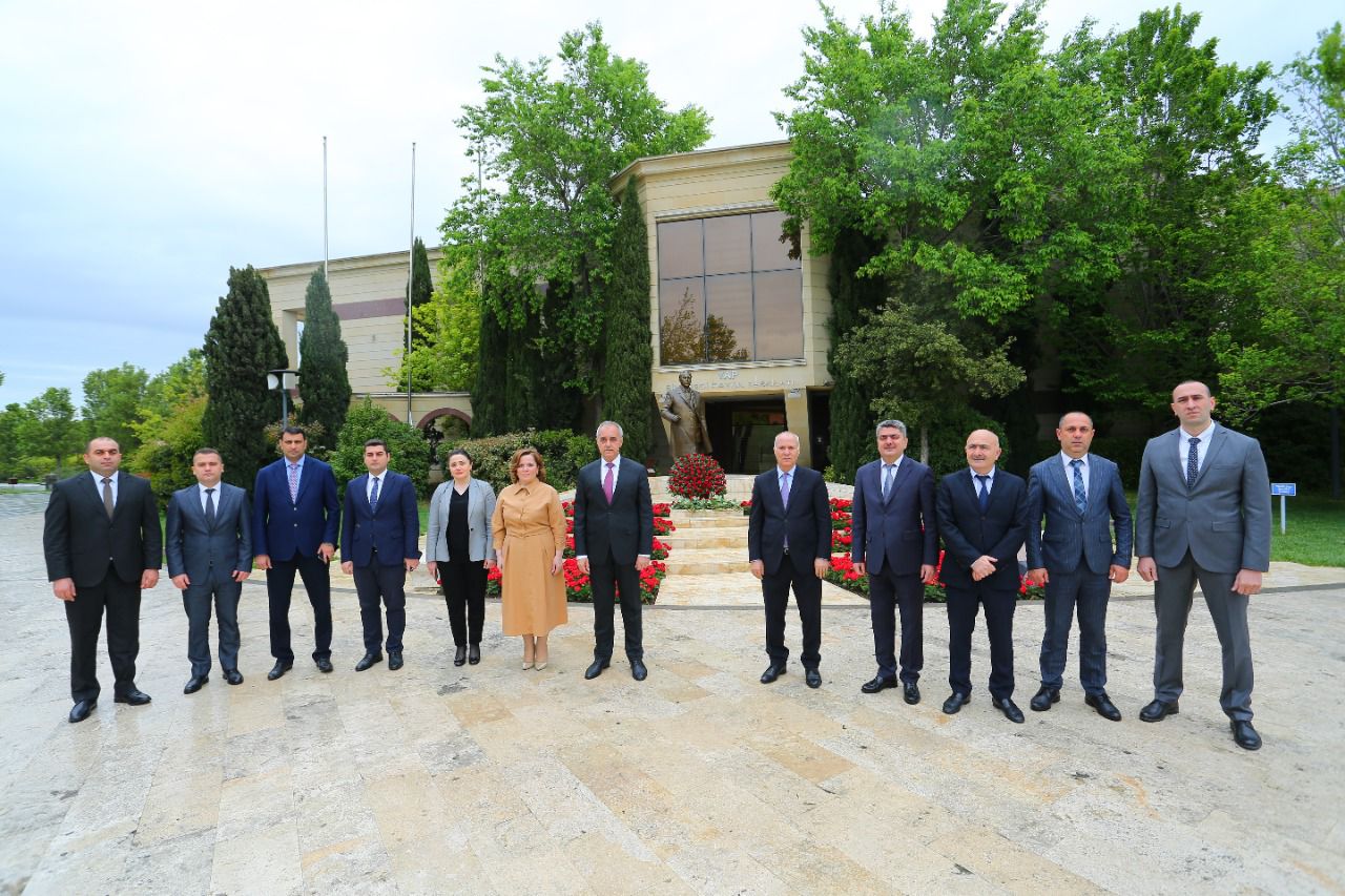 Binəqədidə Heydər Əliyevin abidəsi ziyarət olunub - FOTO