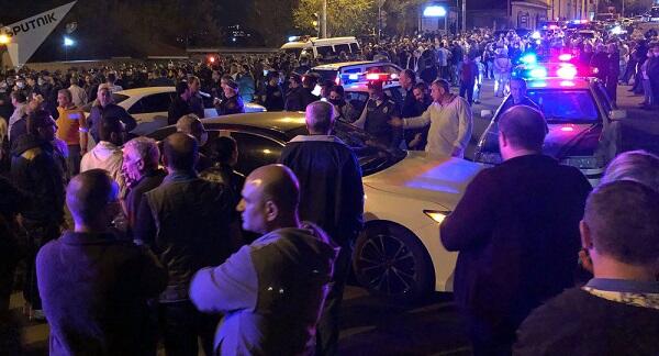 Paşinyan Niderlandda etirazla qarşılandı - VİDEO