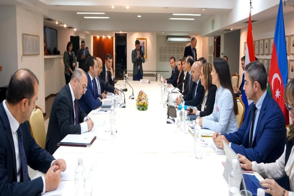 Paraqvayla ilk dəfə siyasi məsləhətləşmələr keçirildi
