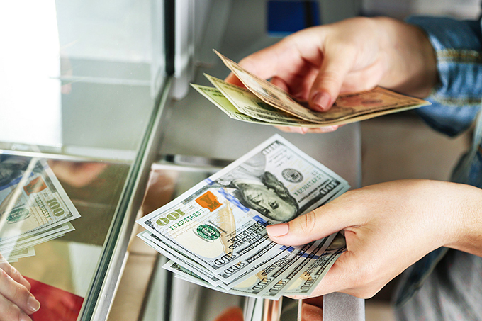 Banklarda dollar bu qiymətə SATILIR