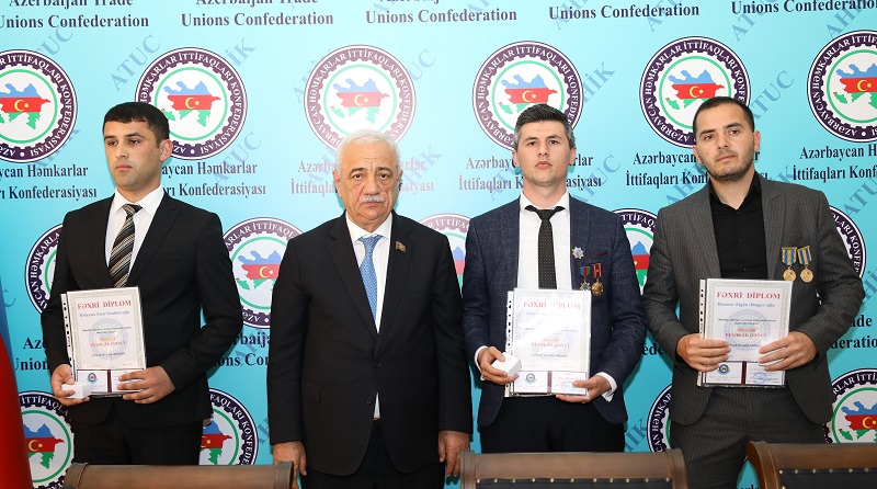 Vətən müharibəsi qaziləri və veteranlar mükafatlandırıldı