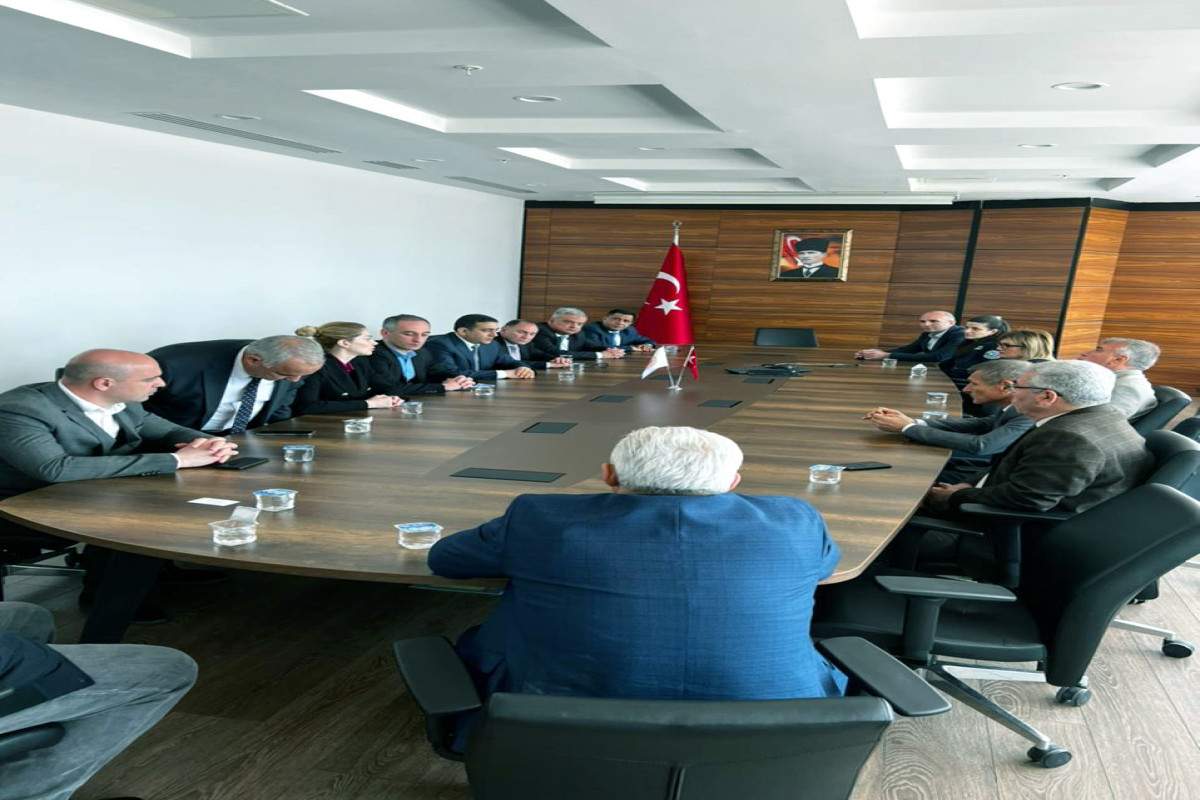 3 ölkənin gömrük rəsmiləri bir arada
